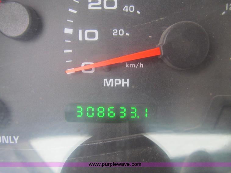 image for item L5673 2003 Ford F250 Super Duty XL SuperCab pickup truck