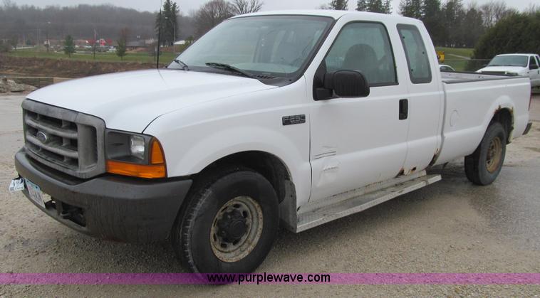 image for item L5674 2000 Ford F250 Super Duty XL SuperCab pickup truck