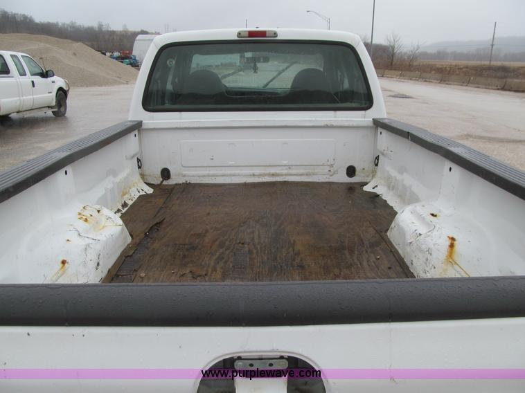 image for item L5674 2000 Ford F250 Super Duty XL SuperCab pickup truck