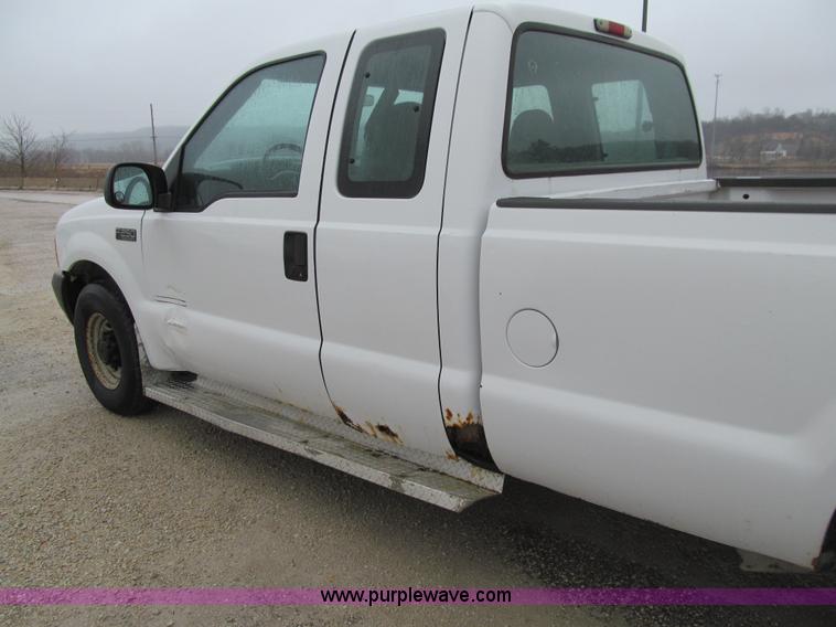image for item L5674 2000 Ford F250 Super Duty XL SuperCab pickup truck