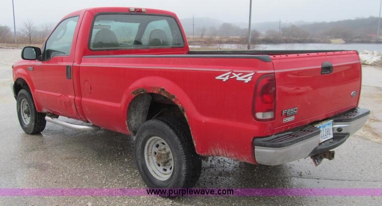 image for item L5676 2004 Ford F250 Super Duty XL pickup truck