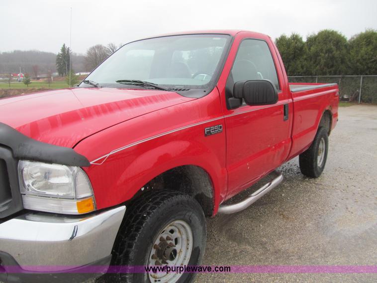 image for item L5676 2004 Ford F250 Super Duty XL pickup truck