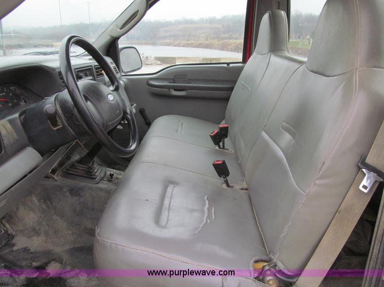 image for item L5676 2004 Ford F250 Super Duty XL pickup truck