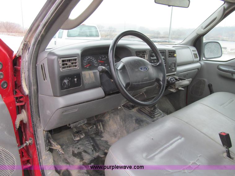 image for item L5676 2004 Ford F250 Super Duty XL pickup truck