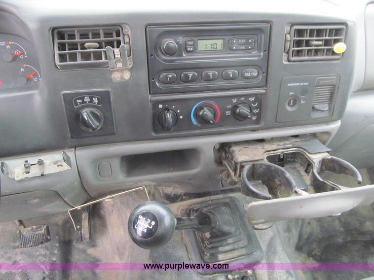 image for item L5676 2004 Ford F250 Super Duty XL pickup truck