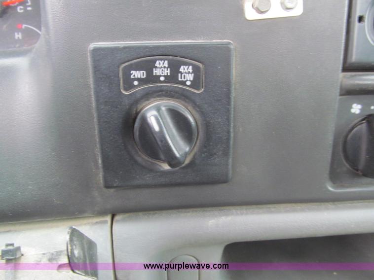 image for item L5676 2004 Ford F250 Super Duty XL pickup truck