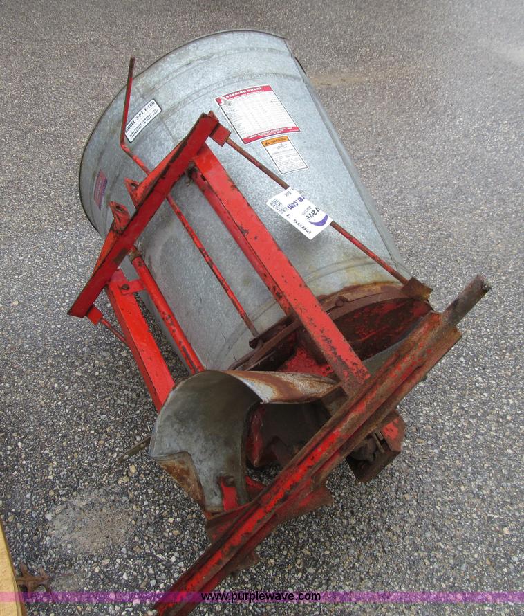 image for item L5682 America PT-F160 broadcast spreader