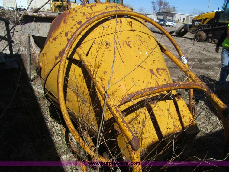 image for item L5693 Concrete bucket