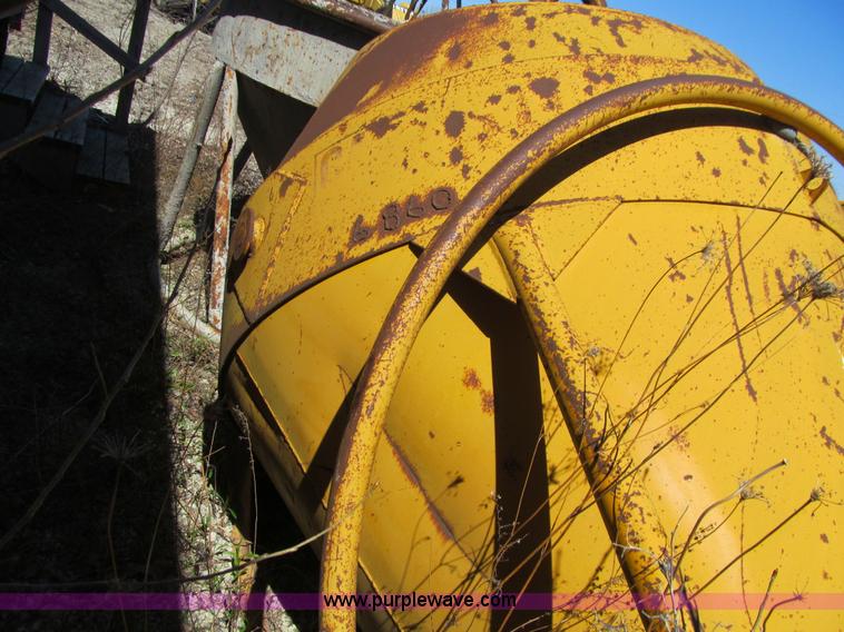 image for item L5693 Concrete bucket