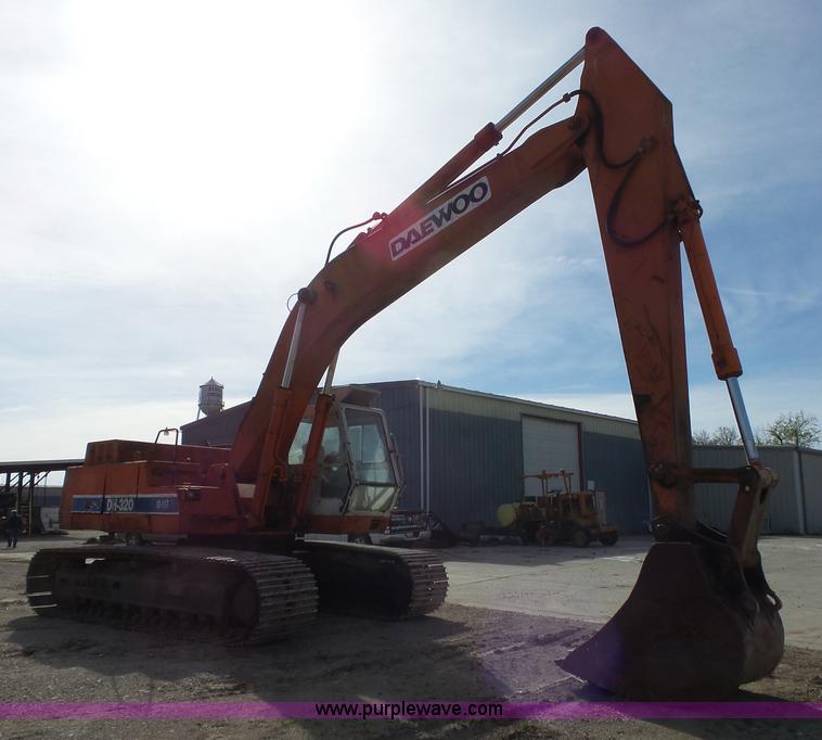 image for item L6287 1995 Daewoo DH320 excavator
