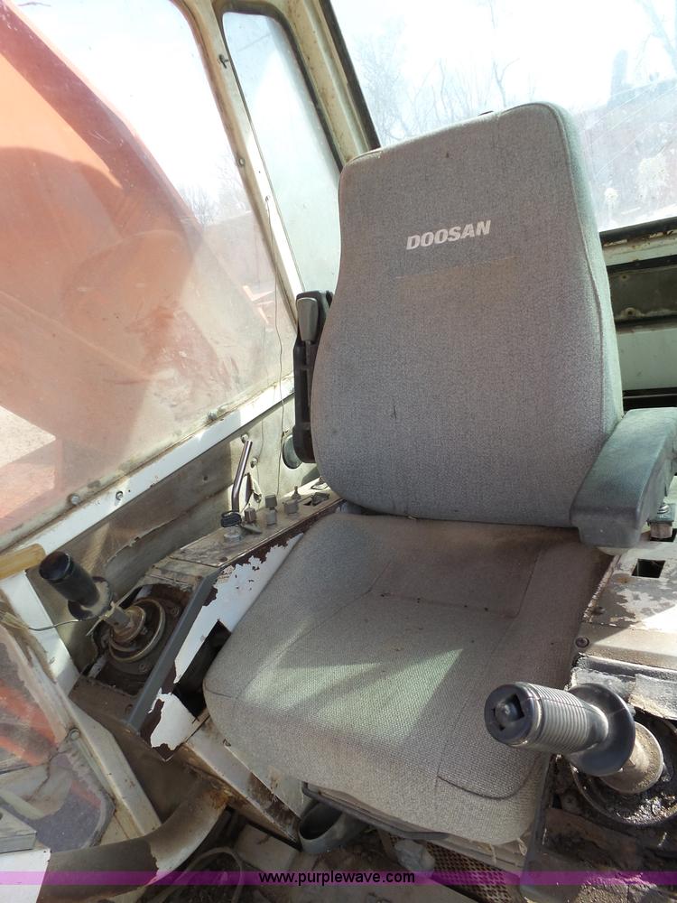 image for item L6287 1995 Daewoo DH320 excavator