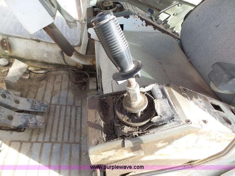 image for item L6287 1995 Daewoo DH320 excavator