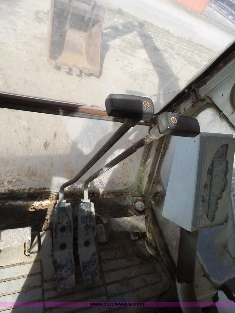 image for item L6287 1995 Daewoo DH320 excavator