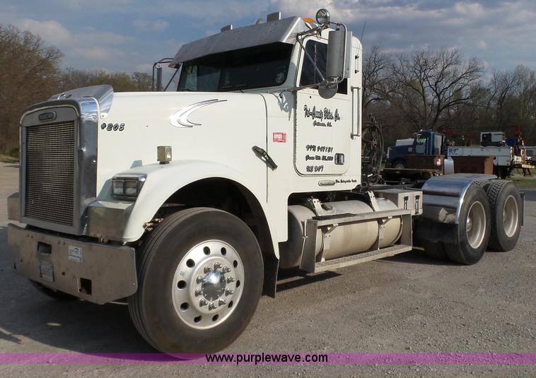 image for item L6312 1998 Freightliner FLD120SD semi truck