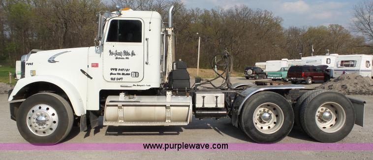 image for item L6312 1998 Freightliner FLD120SD semi truck