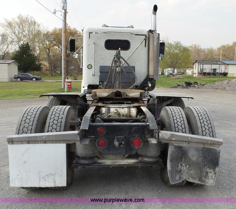 image for item L6312 1998 Freightliner FLD120SD semi truck