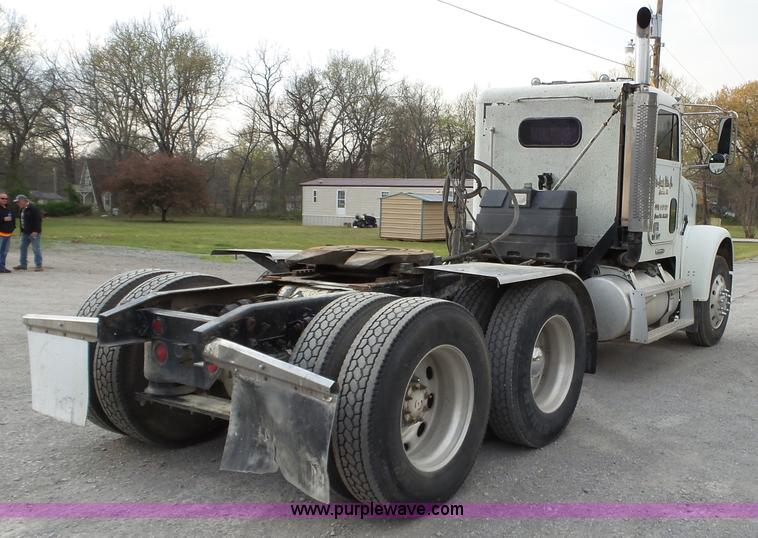 image for item L6312 1998 Freightliner FLD120SD semi truck