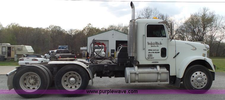 image for item L6312 1998 Freightliner FLD120SD semi truck