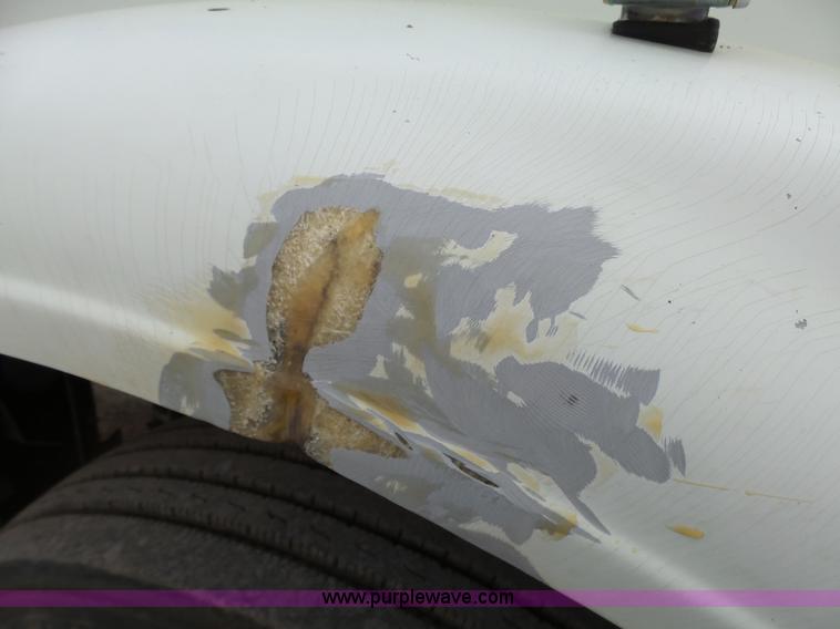 image for item L6312 1998 Freightliner FLD120SD semi truck