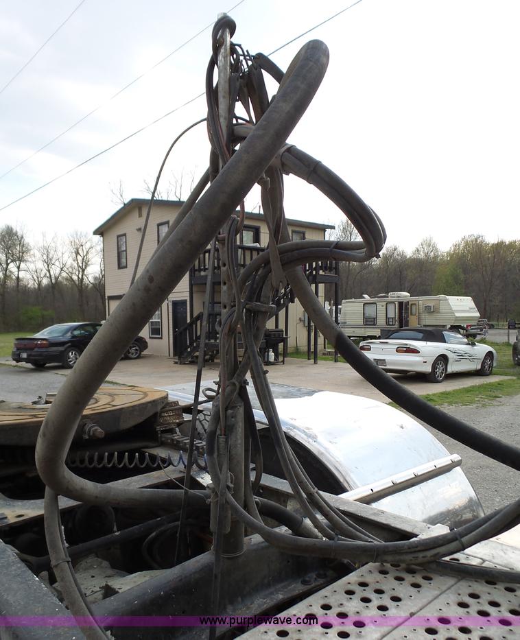 image for item L6312 1998 Freightliner FLD120SD semi truck