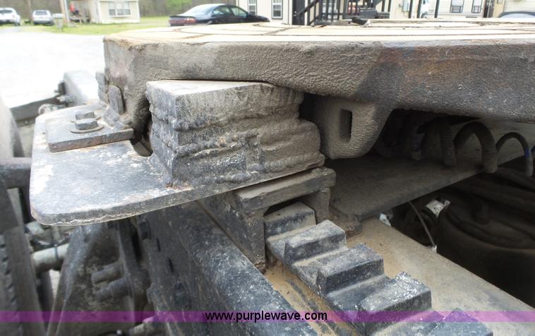 image for item L6312 1998 Freightliner FLD120SD semi truck