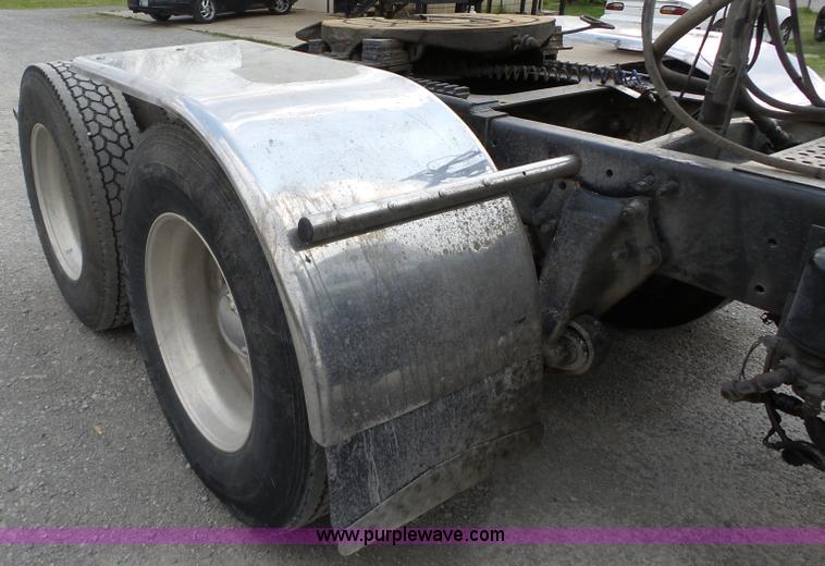 image for item L6312 1998 Freightliner FLD120SD semi truck