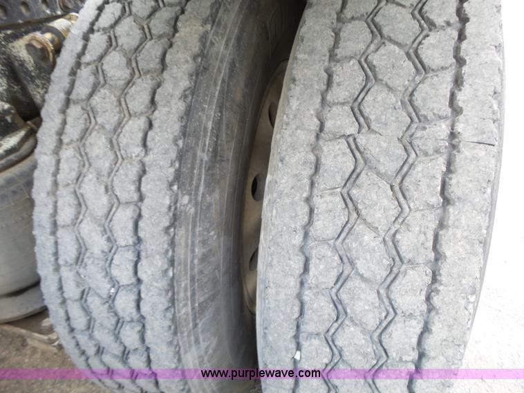 image for item L6312 1998 Freightliner FLD120SD semi truck