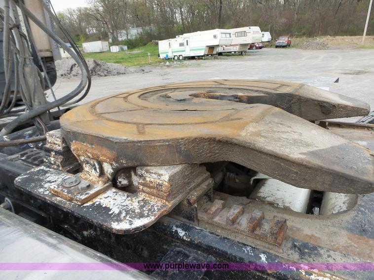 image for item L6312 1998 Freightliner FLD120SD semi truck