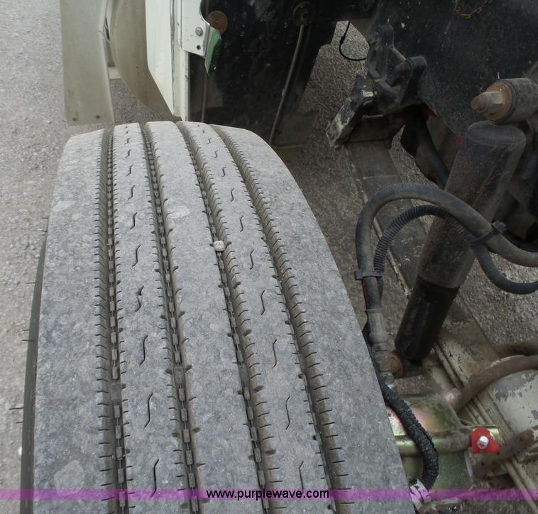 image for item L6312 1998 Freightliner FLD120SD semi truck