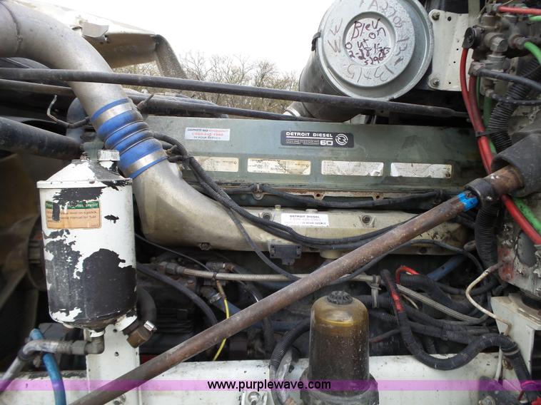 image for item L6312 1998 Freightliner FLD120SD semi truck