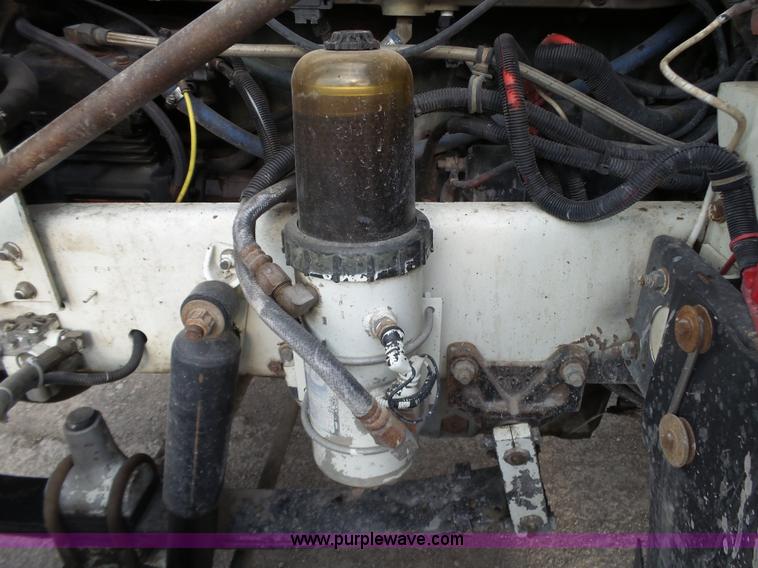 image for item L6312 1998 Freightliner FLD120SD semi truck