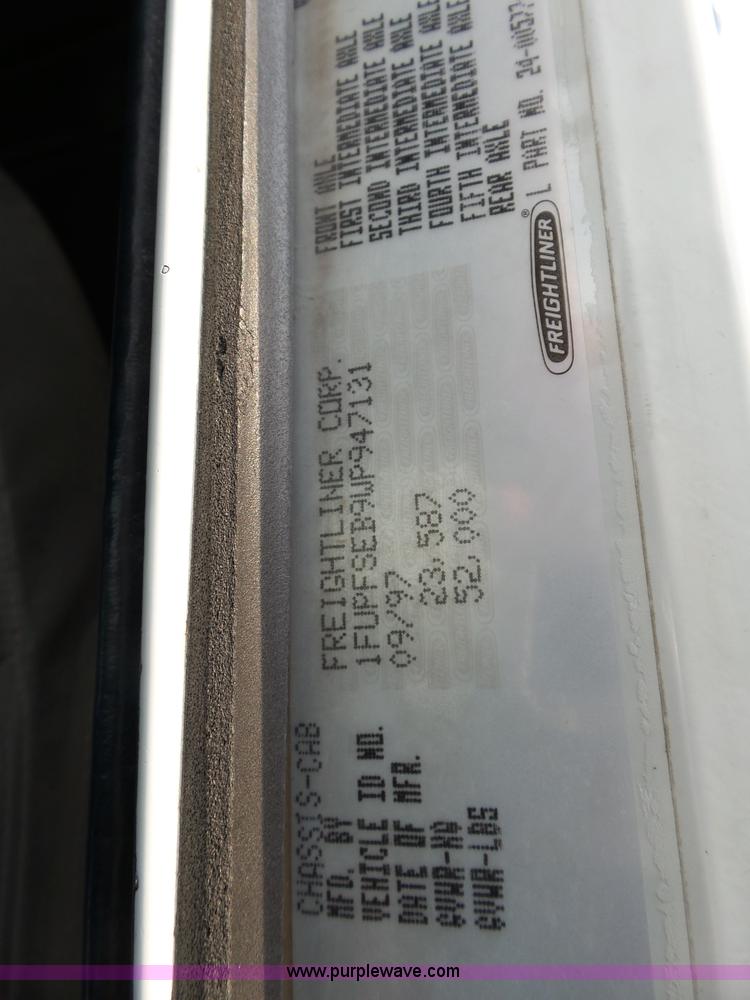 image for item L6312 1998 Freightliner FLD120SD semi truck