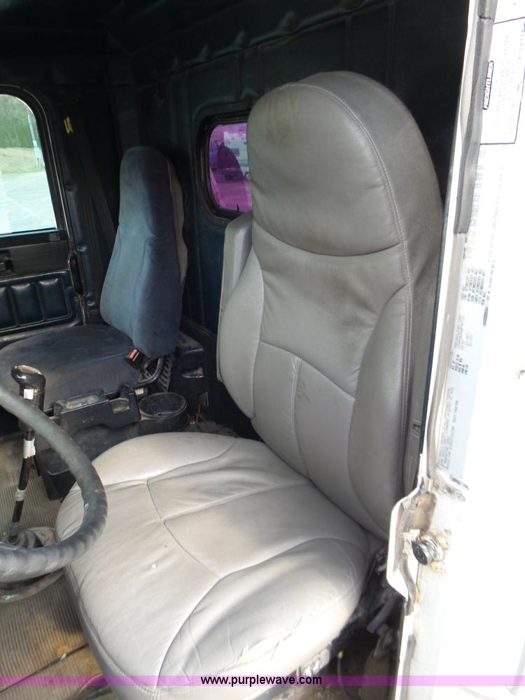 image for item L6312 1998 Freightliner FLD120SD semi truck