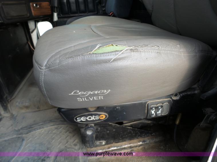 image for item L6312 1998 Freightliner FLD120SD semi truck