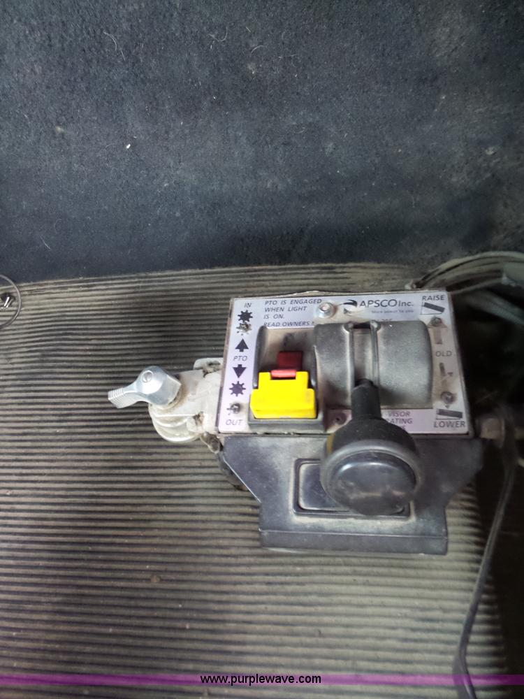 image for item L6312 1998 Freightliner FLD120SD semi truck