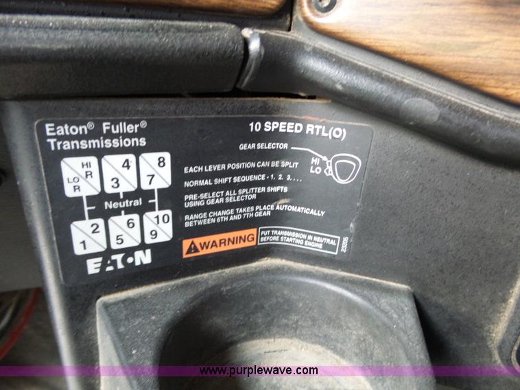 image for item L6312 1998 Freightliner FLD120SD semi truck