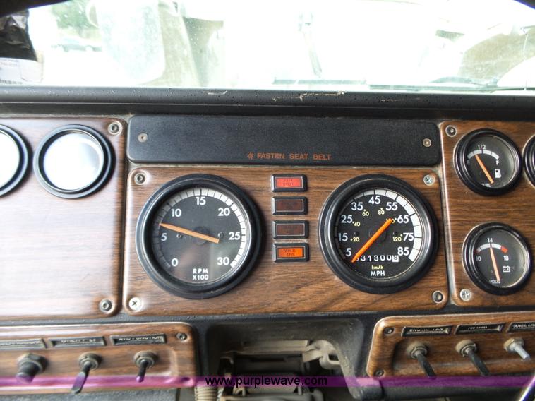 image for item L6312 1998 Freightliner FLD120SD semi truck