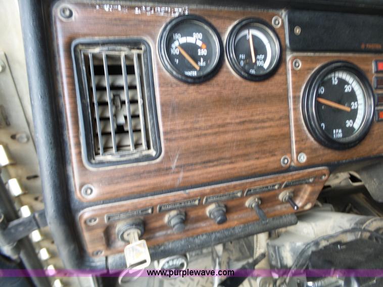 image for item L6312 1998 Freightliner FLD120SD semi truck