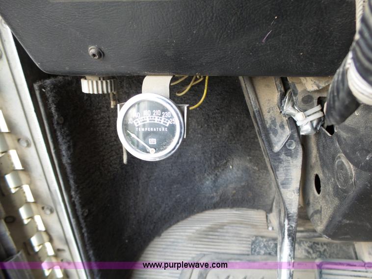 image for item L6312 1998 Freightliner FLD120SD semi truck