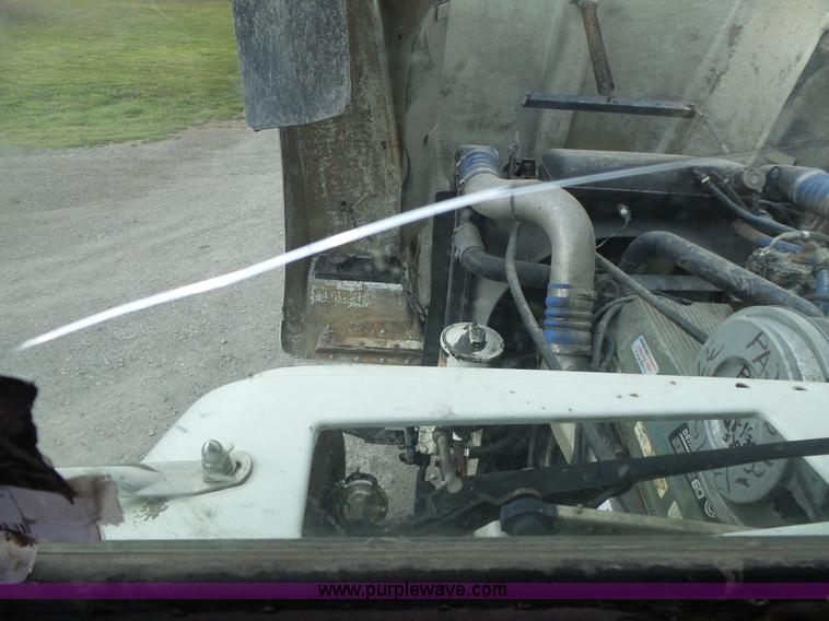 image for item L6312 1998 Freightliner FLD120SD semi truck