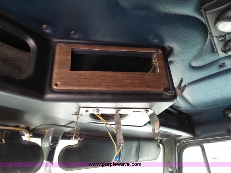 image for item L6312 1998 Freightliner FLD120SD semi truck