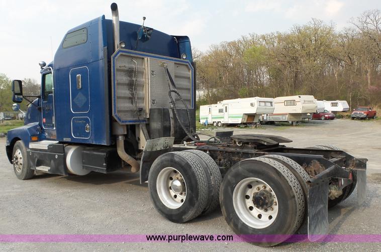 image for item L6313 2000 Kenworth T600B semi truck
