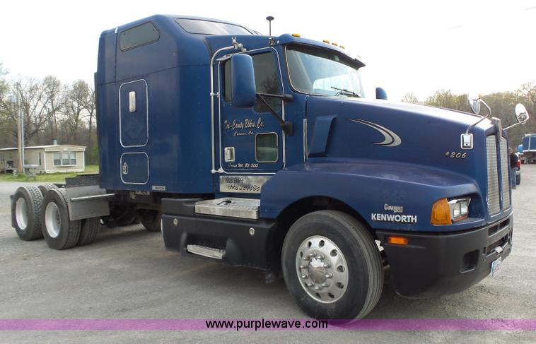 image for item L6313 2000 Kenworth T600B semi truck