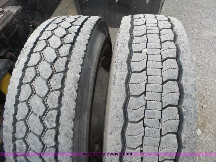 image for item L6313 2000 Kenworth T600B semi truck