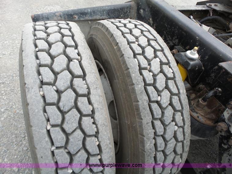 image for item L6313 2000 Kenworth T600B semi truck