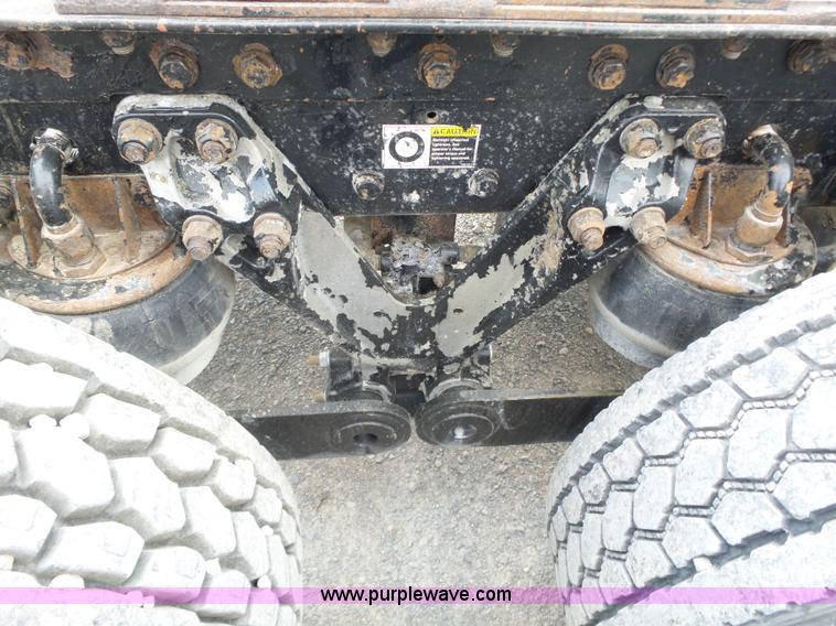 image for item L6313 2000 Kenworth T600B semi truck