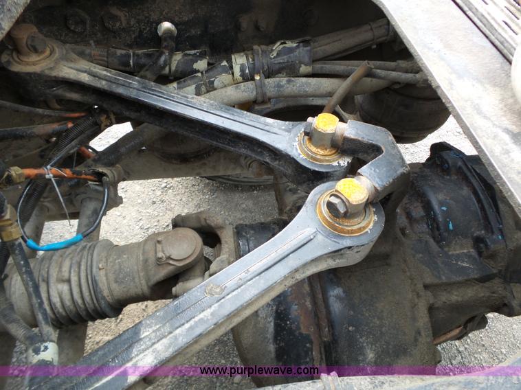 image for item L6313 2000 Kenworth T600B semi truck