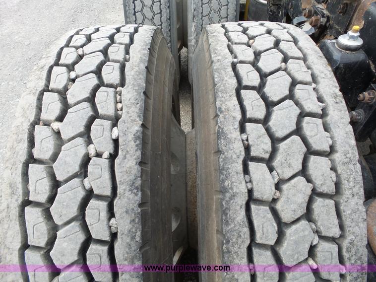 image for item L6313 2000 Kenworth T600B semi truck