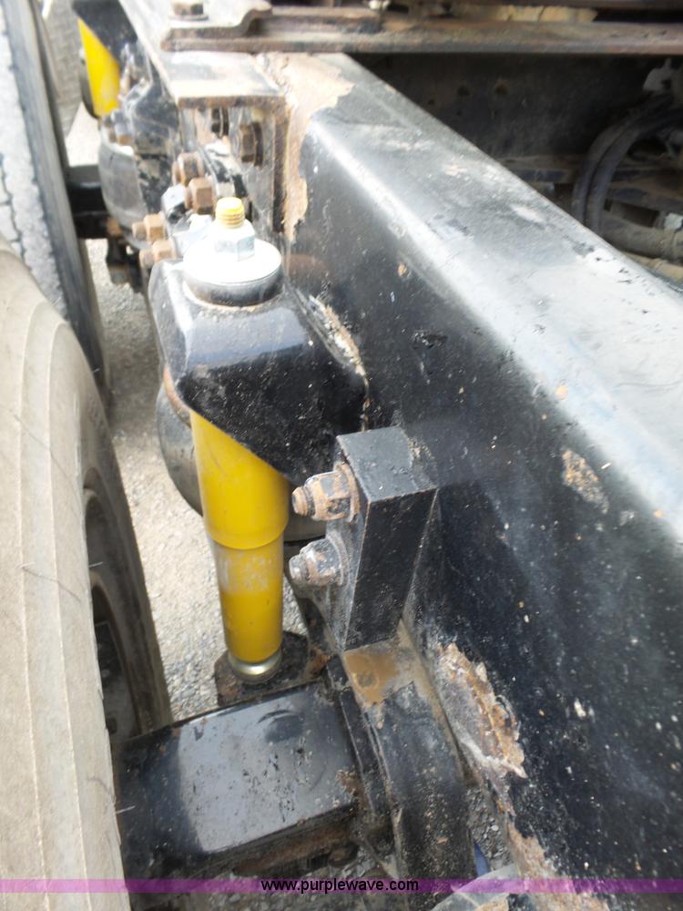 image for item L6313 2000 Kenworth T600B semi truck