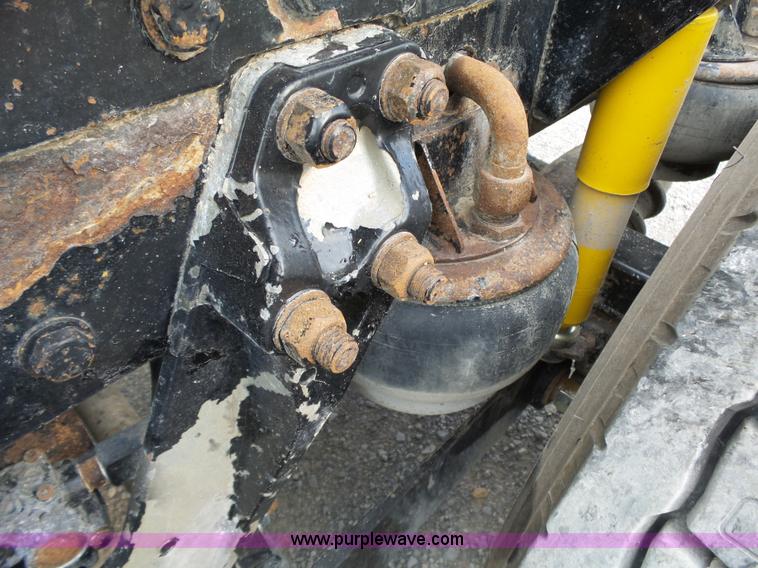 image for item L6313 2000 Kenworth T600B semi truck